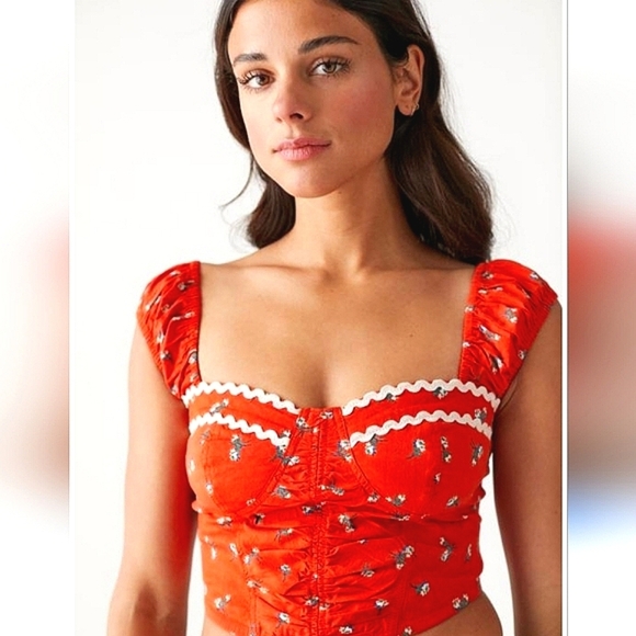URBAN OUTFITTERS ditsy floral printed corset crop top in red. Size medium - Picture 1 of 10